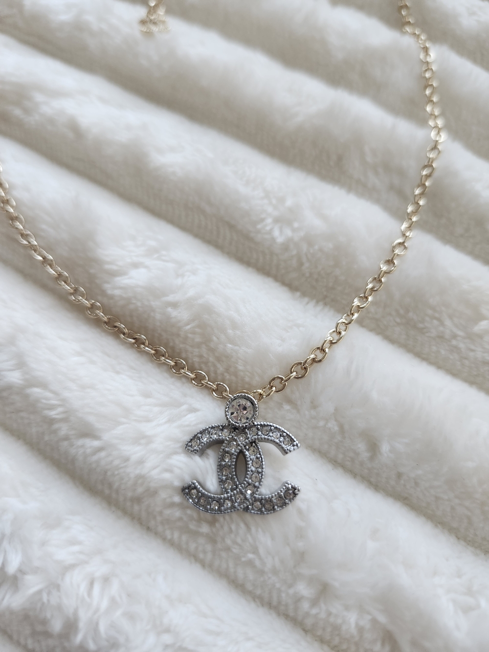 Gold Tone Pendant Necklace Crystal Rhinestone Charm Dainty Chain Fashion Jewelry